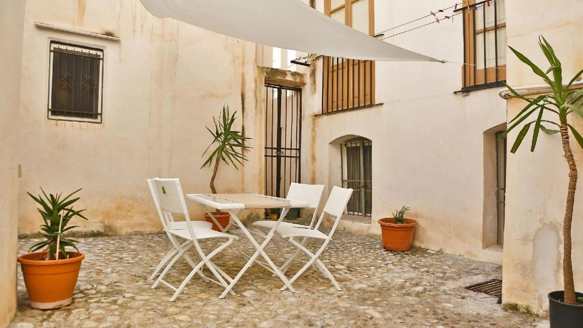Studio Fuer 3 Personen Ca 30 Qm In Cefalu, Sizilien Nordkueste Von Sizilien