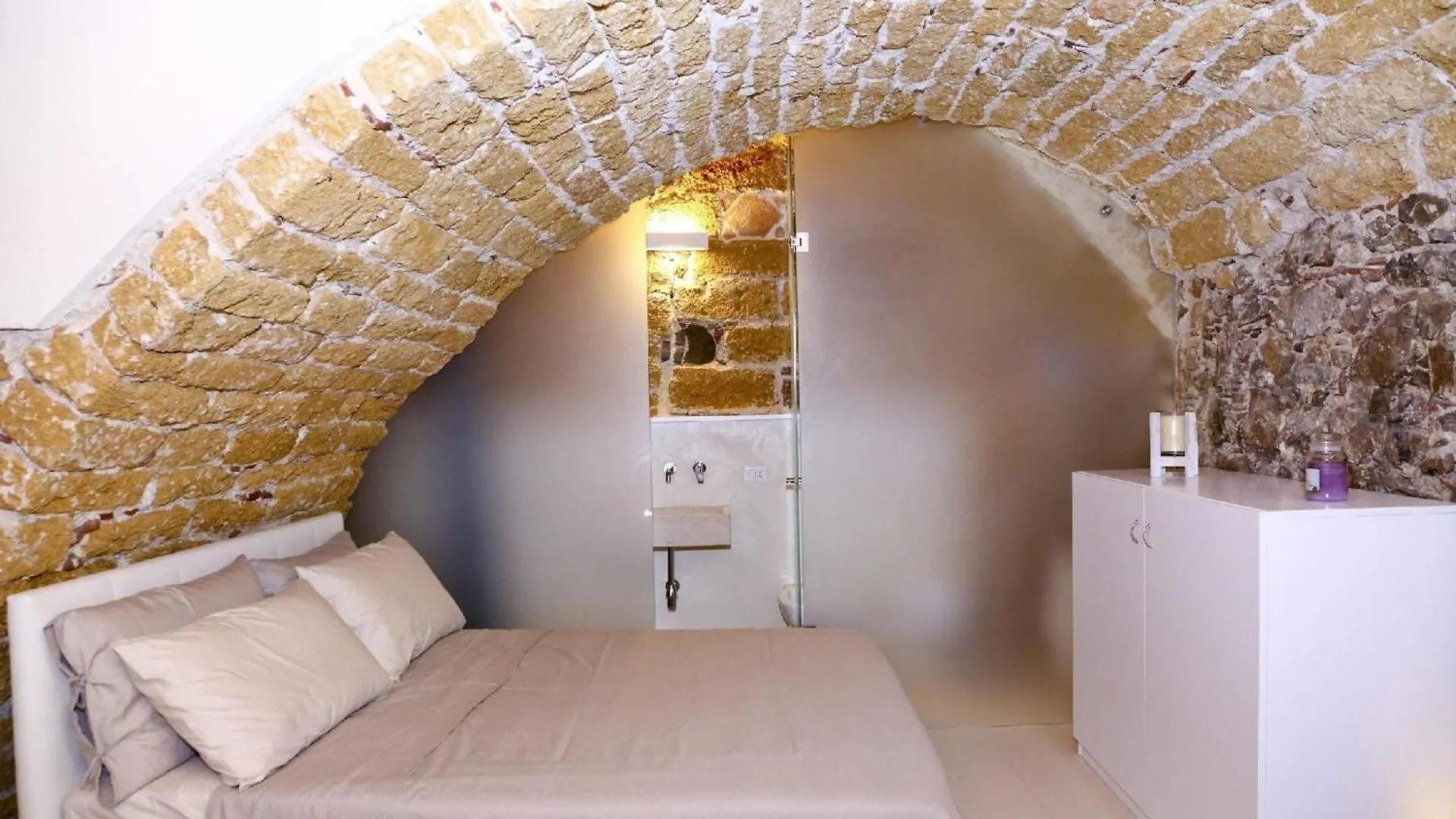 Studio Fuer 3 Personen Ca 30 Qm In Cefalu, Sizilien Nordkueste Von Sizilien 0*, Cefalù