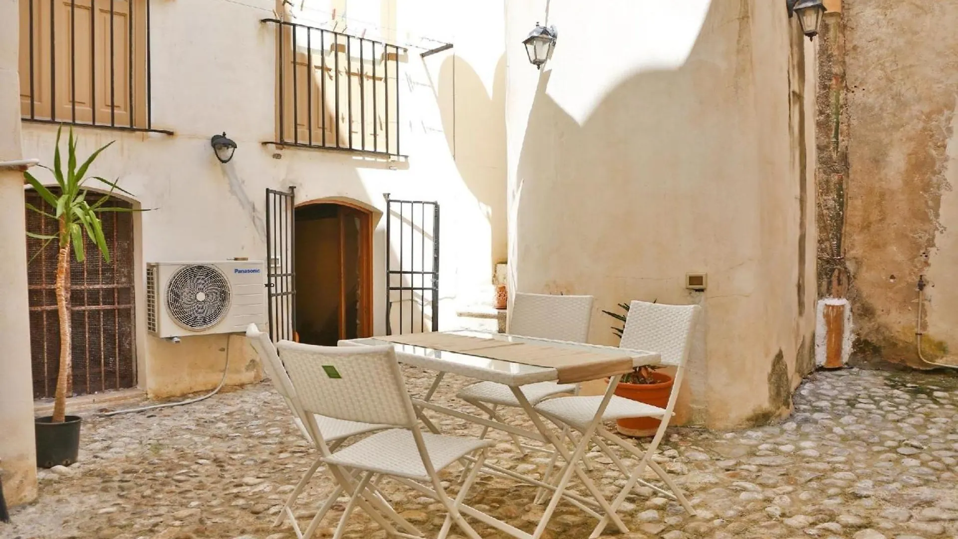 Apartment Studio Fuer 3 Personen Ca 30 Qm In Cefalu, Sizilien Nordkueste Von Sizilien